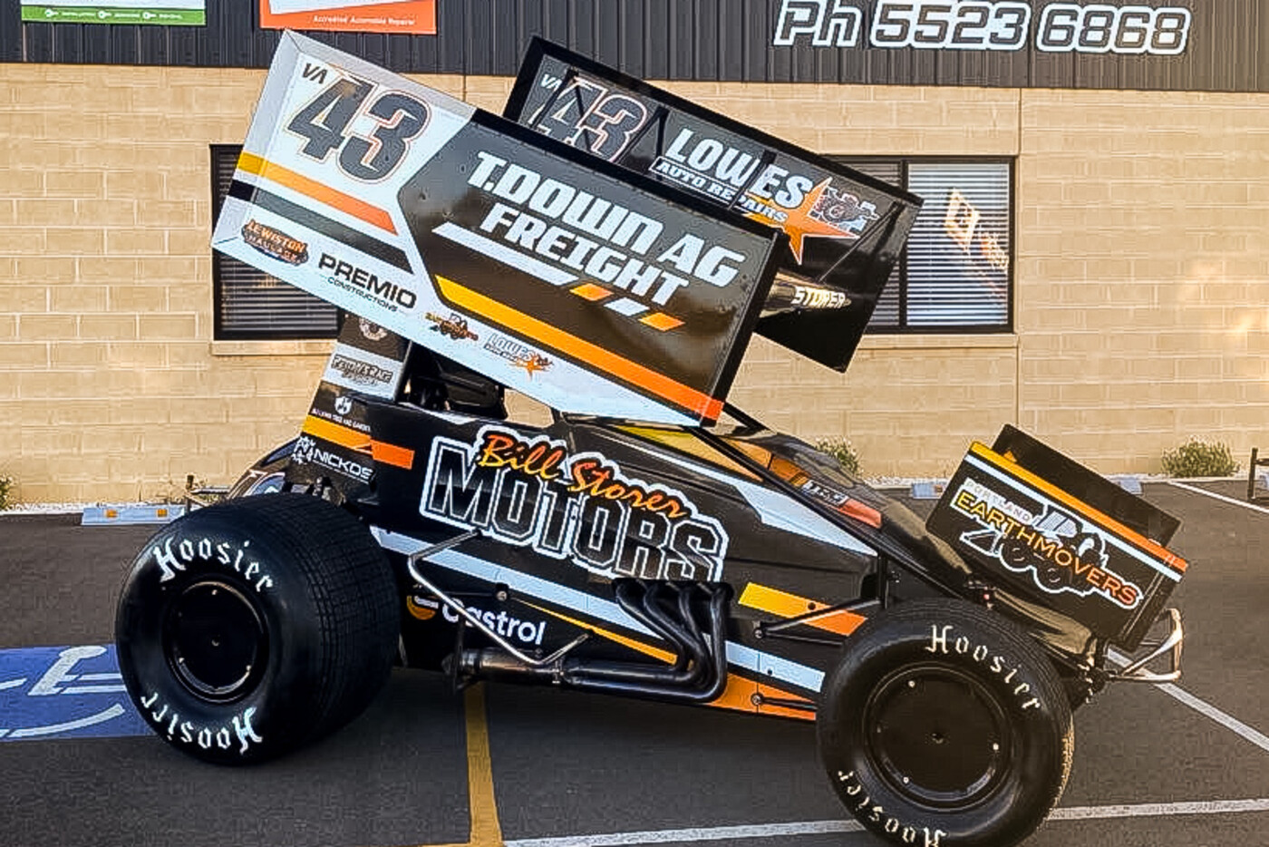 Side-on view of the #43 Sprintcar outside the Bill Storer Motors workshop
